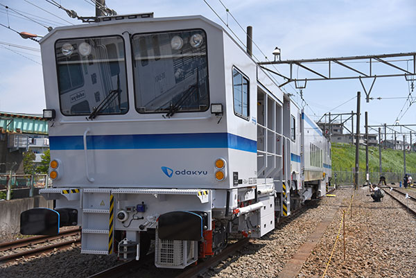 運転士さんや車掌さんが笑顔でお出迎え。