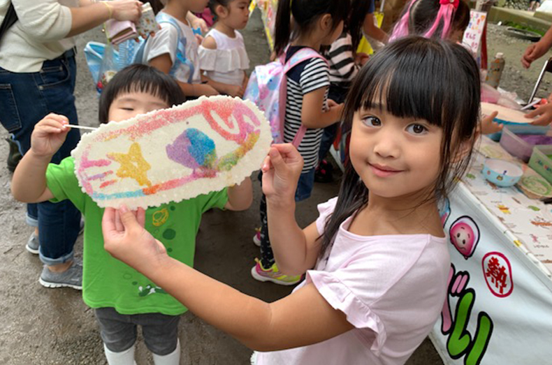 近所にある有鹿神社の夏祭りに参加したときの様子。