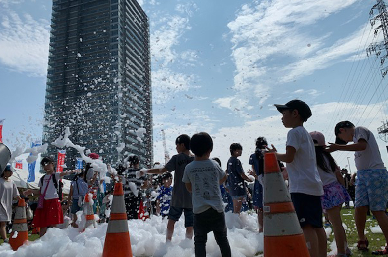 駅前の広場で開催されたイベントの参加したときの様子。